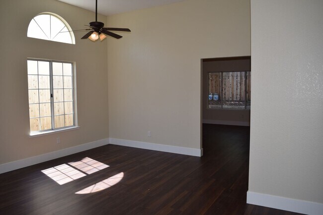 Foto del edificio - 3404 Stoney Rd