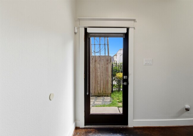 Foto del edificio - 1512 Crockett St