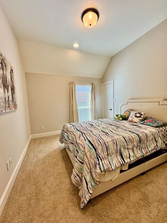 Building Photo - 18614 Town Bluff Dr