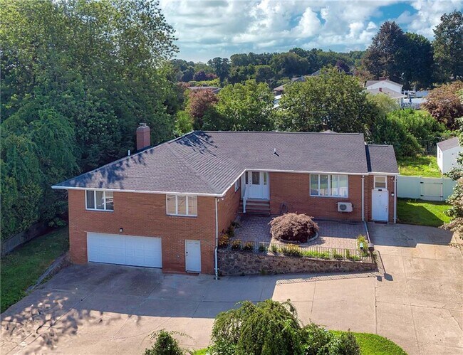 Foto del edificio - 34 Cherry Hill Rd