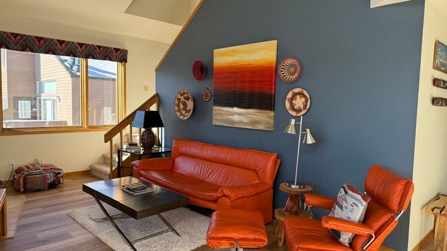 Building Photo - Light Bright 2 BDR plus Loft 3BATH Silverthorne Townhome WINTER LEASE