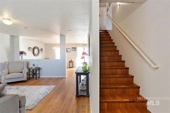 Foto del edificio - 3bed, 2.5bath, 2031sq.ft. home in South Nampa