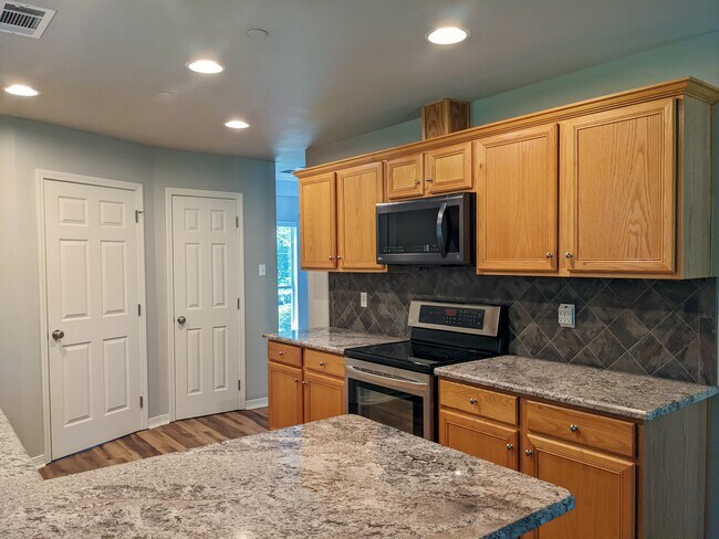 Building Photo - 132 Normandy Dr