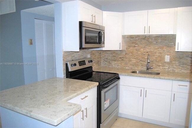 Building Photo - 5221 Geneva Ct