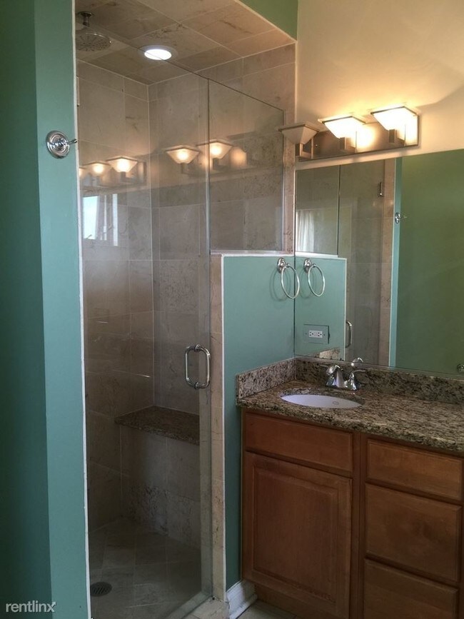 Building Photo - 2 br, 2 bath Condo - 4000 S Western Ave