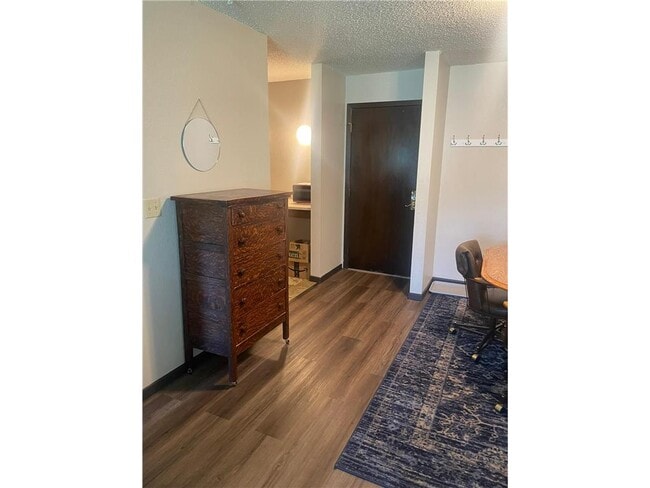 Building Photo - 812 Hills Ave