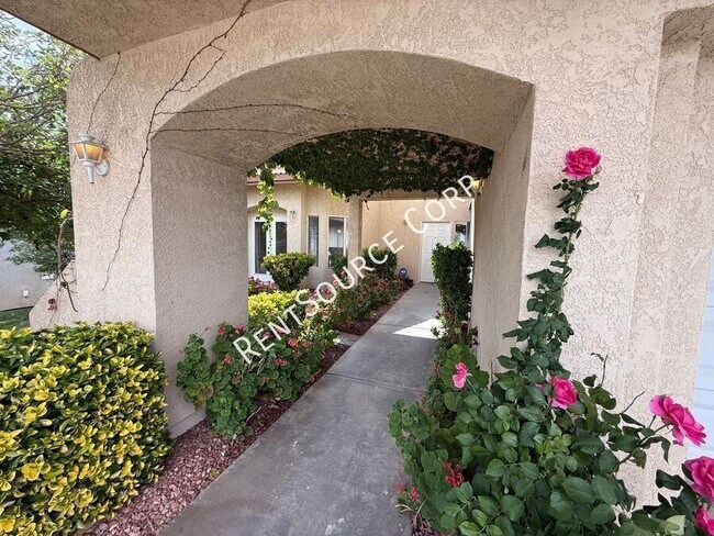 Building Photo - 40270 Homeridge Dr