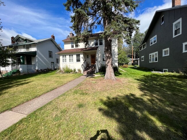 Building Photo - Duluth MN - 4 Bedroom - 2 Bath - 1 Car Gar...
