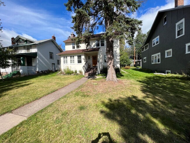 Foto del edificio - Duluth MN - 4 Bedroom - 2 Bath - 1 Car Gar...