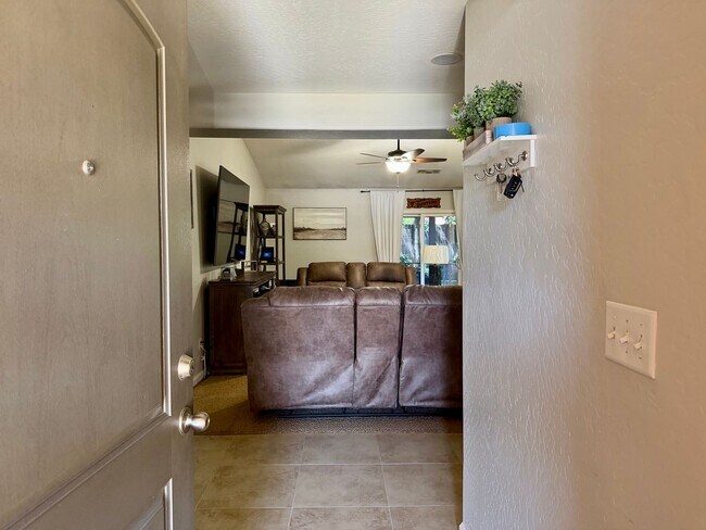 Foto del edificio - 5949 E Laurel Ave