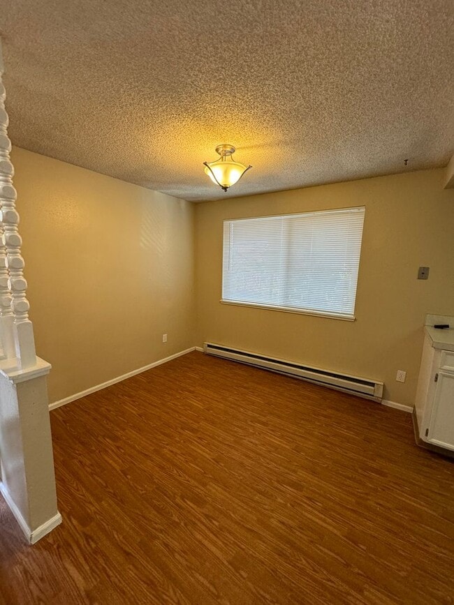 Building Photo - 2bdrm, 1 bath duplex with attached garage - Water/sewer and garbage included in monthly rent