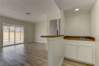 Building Photo - 1678 E Hacienda Ave