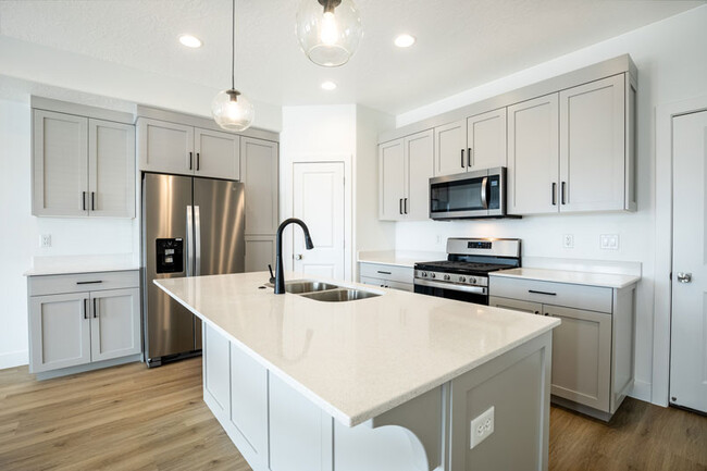 Building Photo - 2622 E Gray Birch Dr
