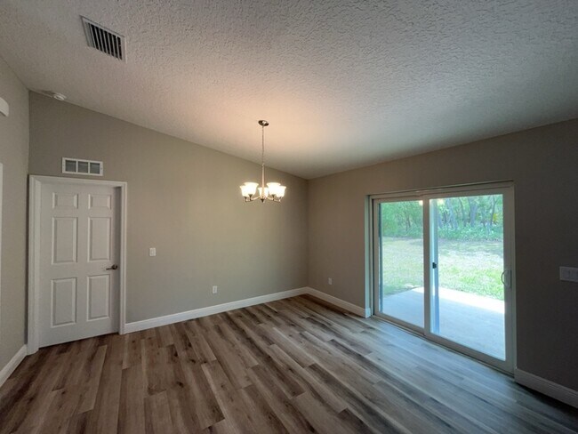 Building Photo - 1866 W Hialeah Dr