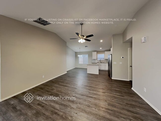 Foto del edificio - 40131 W Thornberry Ln