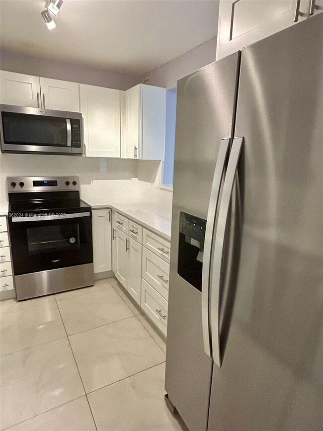 Foto del edificio - 394 N Laurel Dr