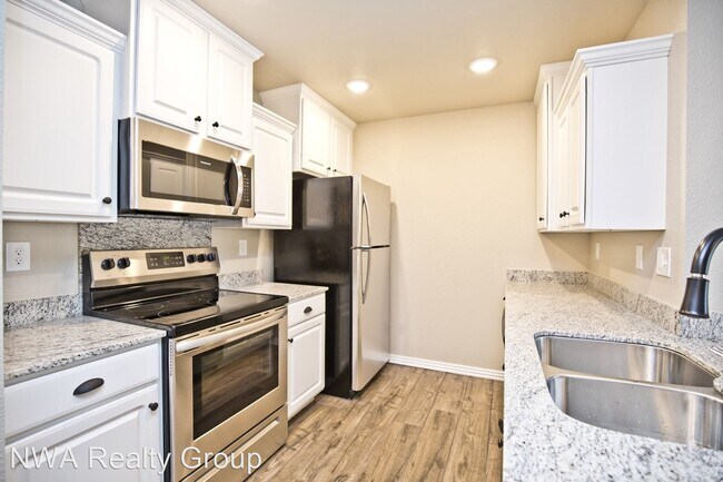 Building Photo - 3 br, 2 bath House - 1700 S. Dixieland #102