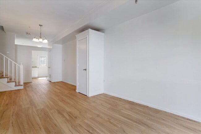 Foto del edificio - 1310 Hampshire Dr