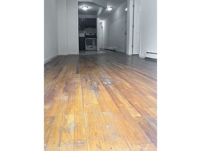 Foto del edificio - 649 Rutland Rd