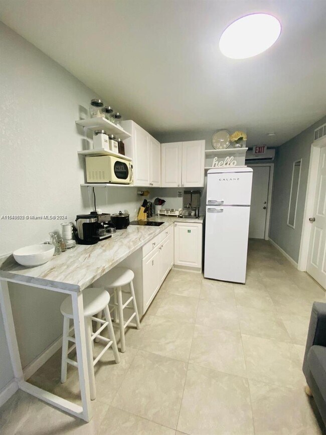 Building Photo - 614 N 56th Ave