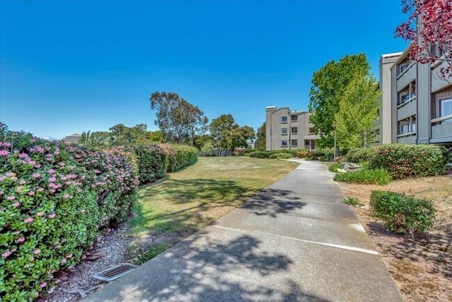 Building Photo - 815 Sea Spray Ln