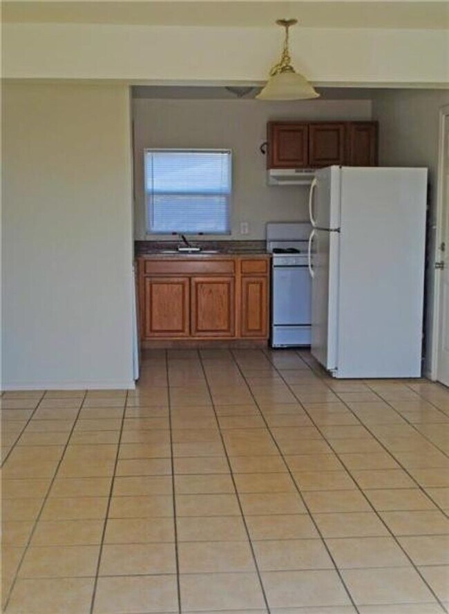 Foto del edificio - 205 N Little Flower Rd