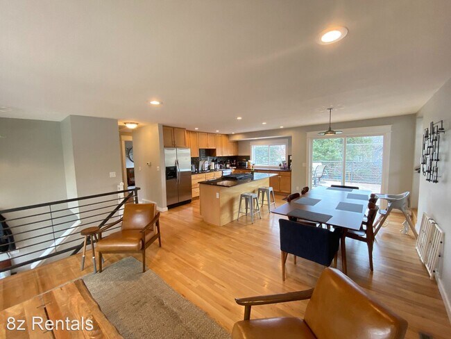 Building Photo - 4 br, 2 bath House - 1480 Ithaca Drive