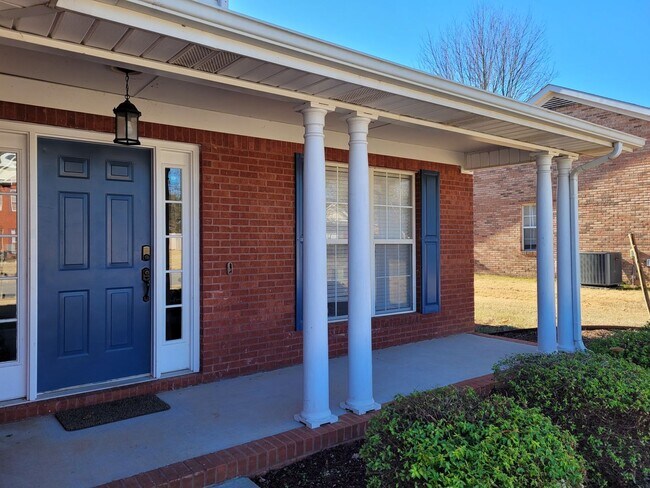 Building Photo - 4 bedroom in Madison City
