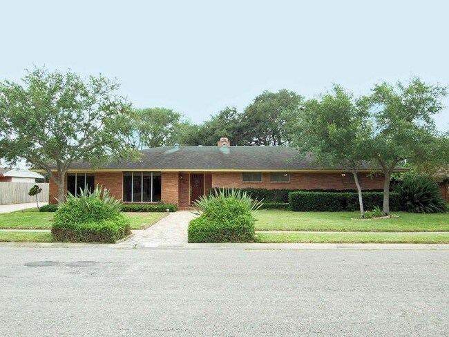 Building Photo - 426 Miramar Pl