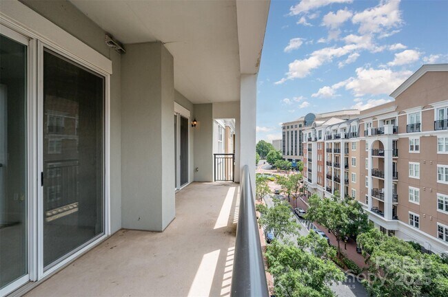 Foto del edificio - 4625 Piedmont Row Dr