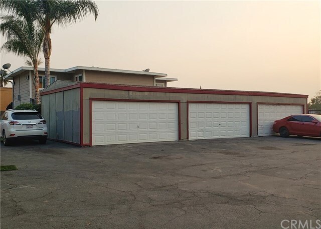 Building Photo - 821 S Lark Ellen Ave