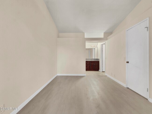 Foto del edificio - 23201 Sherman Way