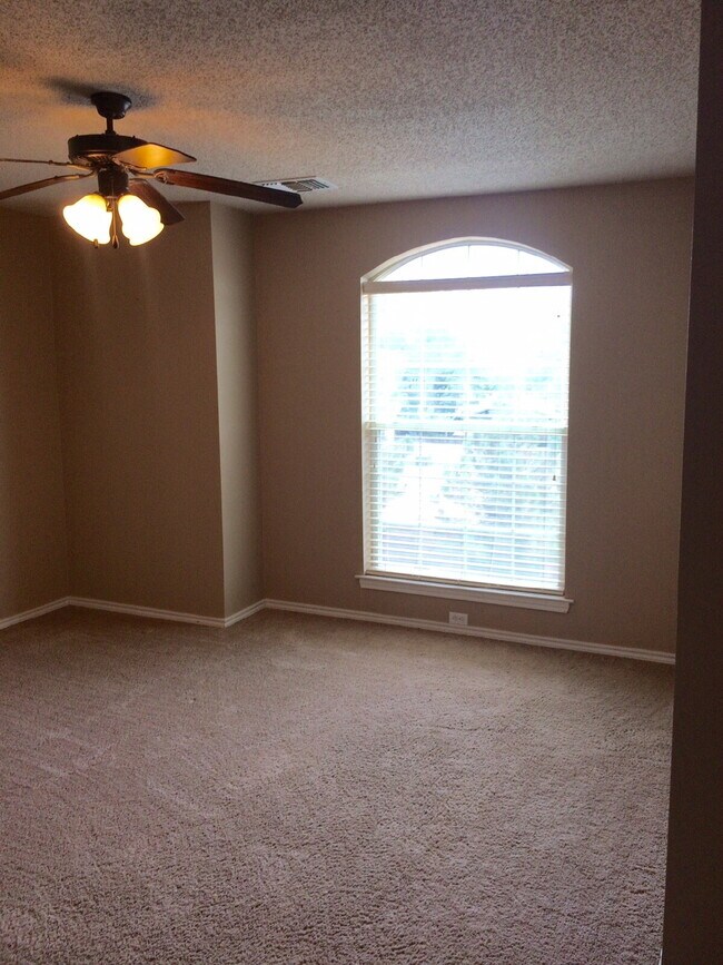 Foto del edificio - Upscale Three Story Condo Near Tech