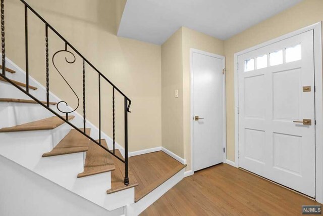 Foto del edificio - 493 Ridgewood Rd