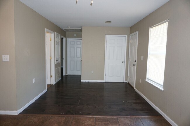 Foto del edificio - 501 E Allen Ave