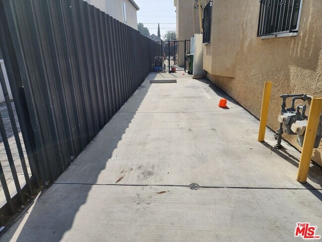 Foto del edificio - 750 E 40th Pl