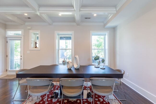 Foto del edificio - Rare Gem in LeDroit Park w/ Parking!