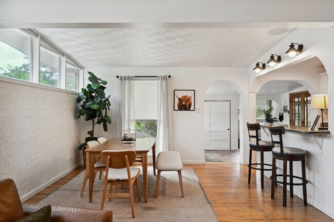 Foto del edificio - 5944 S Milwaukee Way