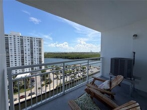Building Photo - 400 Kings Point Dr