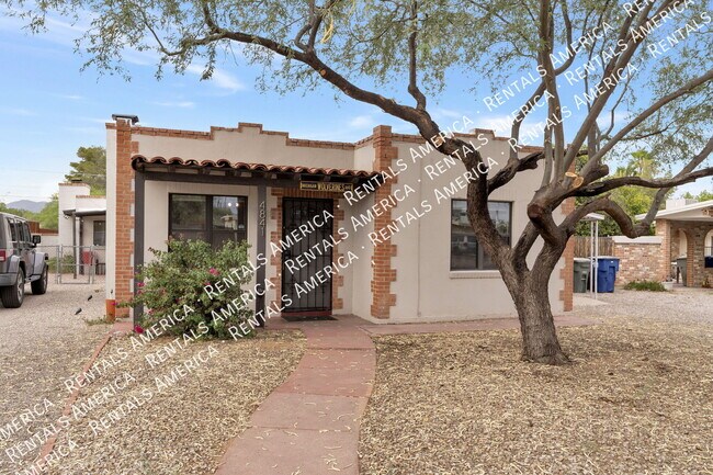 Foto del edificio - 4841 E 3rd St