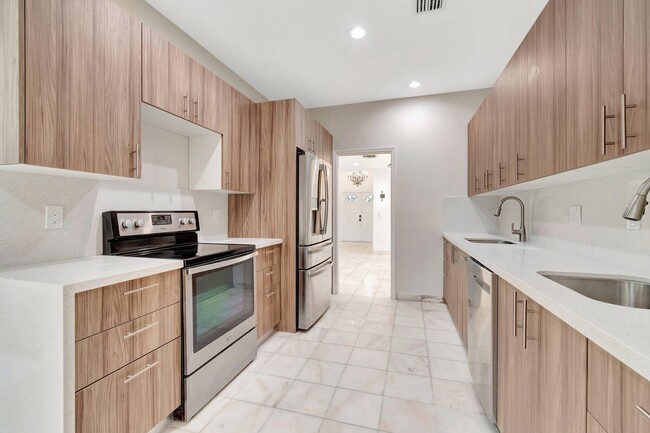 Building Photo - 7810 Villa Nova Dr