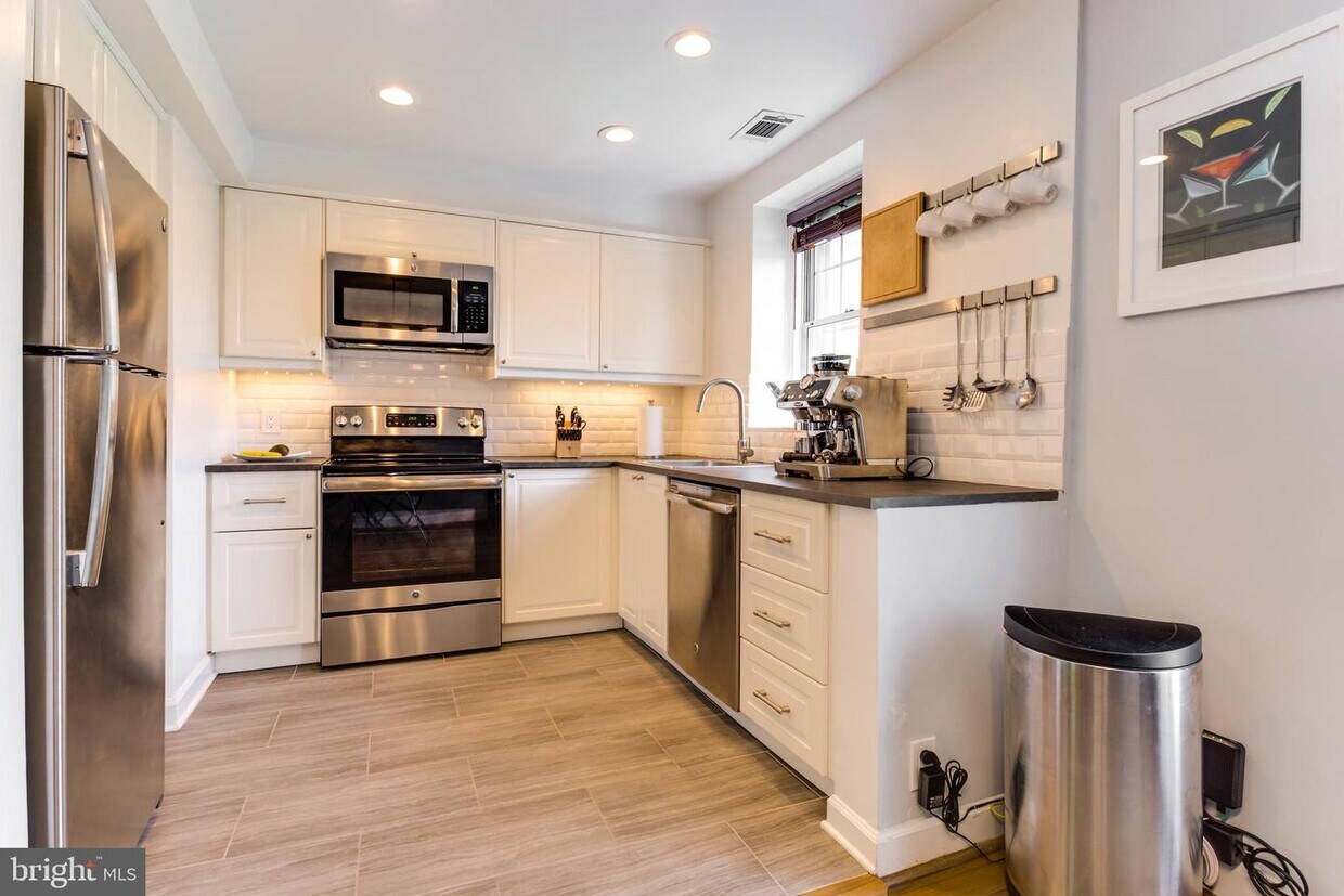 3050 S Buchanan St Unit C2, Arlington, VA 22206 Apartment for Rent in