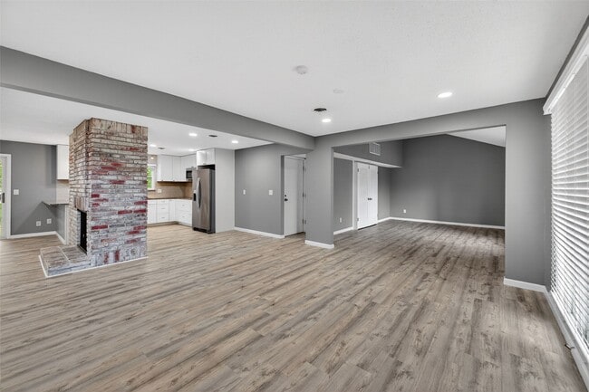 Foto del edificio - 495 Baywillow Dr