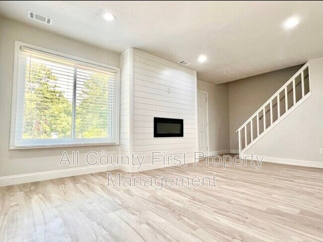 Building Photo - 1344 N Hampton Rd
