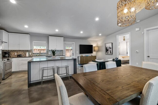 Foto del edificio - 2414 Kinney Rd