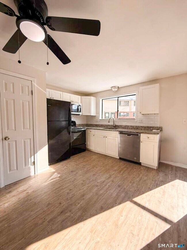 Foto del edificio - 39 Horton Hill Rd