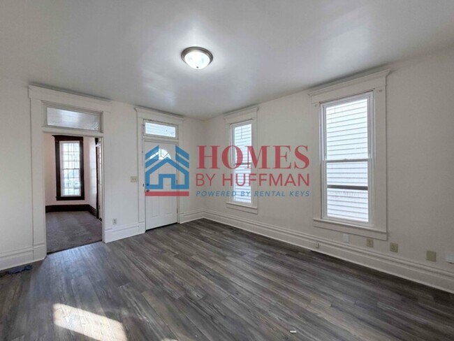 Foto del edificio - Three Bedroom House | Now Available