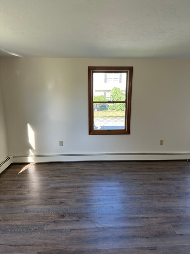 Building Photo - 7 Madison Ave