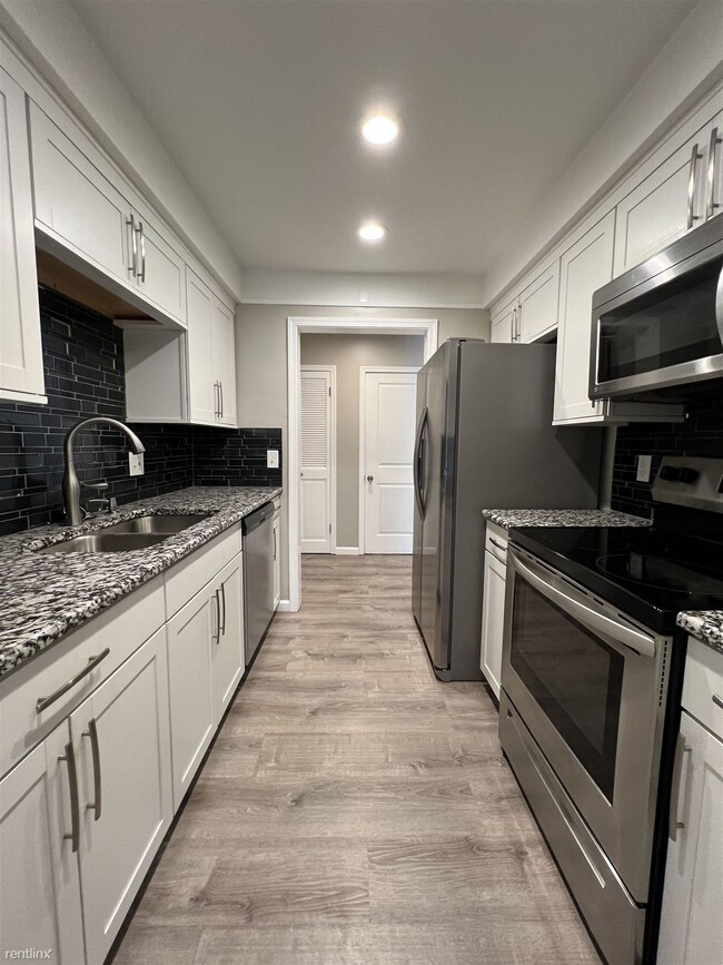 Building Photo - 2 br, 1.5 bath Condo - 19673 Fleetwood Dr