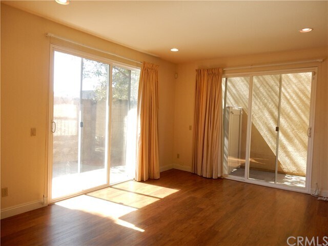 Foto del edificio - 22472 Denker Ave